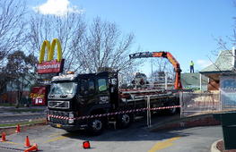 trailer-trucks-with-crane-hire-sydney-4liftn