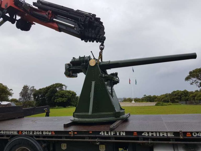 crane loads artillery gun on truck - 4LIFTN