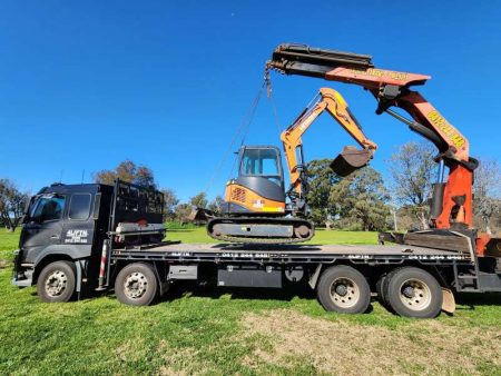 4LIFTN crane truck with digger