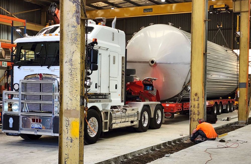 100KL advanced hot water tank delivery